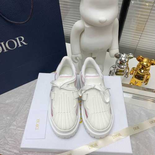 Dior-ID贝壳头休闲运动鞋最新反光款 采用科技面，用闪光灯拍会有反光效果，特别好看！鞋面采用半透明织物材质，整体上脚特别好看。原版TPU开模大底 Size: