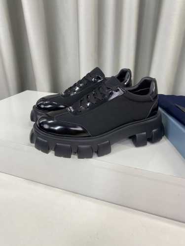 PRADA* P: 情侣款Size: 35-45 女40 男45定做不退换 Prada普拉达 最新2025ss春夏走秀系列 厚底松糕 休闲运动鞋 情侣款 大胆撞
