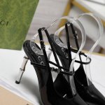 gucci 25S春夏新品竹节跟时装鞋后带凉鞋高跟 G家在体现高级感这块 总让人大写的服气 看起来蛮简单的款式 但上脚就莫名很高阶 非常性感 让你轻松搭配尽显各