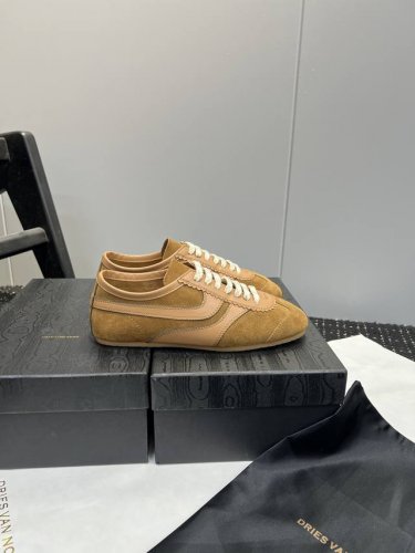 橙子出厂价p dvn 德训鞋 阿甘鞋 复古休闲鞋 情侣款 dries Van Noten 春夏系列 设计师通过改造 扭曲和颠覆经典元素 打造出实用而富有设计感实