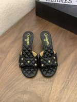25 专柜 正品级 版本！！ 官方目录： 码数：35、36、37、38、39 34 40 41 需要定做跟客服 沟通 均配有意大利正品包装