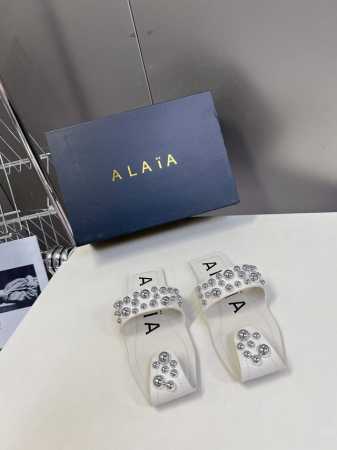 超美装饰五金 Alaia走秀款拖鞋来自巴黎 一见倾心 配上不同款式，不同风格都能轻松驾驭，无论牛仔裤，西装裤，还是百褶裙，都能将你的穿搭提升到时尚，优雅和卓越之 - 点击图像关闭