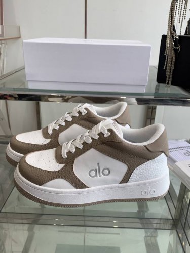 alo25s 春夏新款 拼色小白鞋厚底舒适休闲款alo比耐克更懂女生！上脚超级百搭！而且超级舒适！是厚底款但是上脚一点都不沉重！非常轻便！套上袜套搭配更好看！而