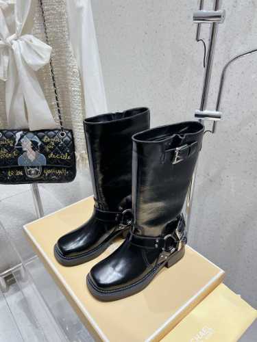 出厂 MICHAEL KORS MK秋冬爆款短靴 官网同步发售 面料：进口头层牛皮+反绒皮 内里：进口透气羊皮 大底：防滑原版橡胶大底 码数：35-41 35
