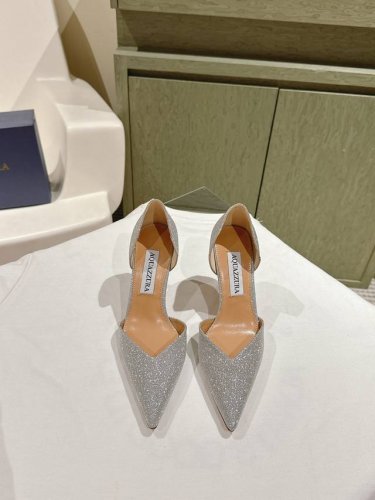 Aquazzur* 菠萝早春专柜新品仙女时装鞋系列，大量上新同步官网全系列均可定制龙年主打一个火爆，全网各大网红纷纷开秀，绝美的穿搭系列！ ★★★★★ 鞋面 格