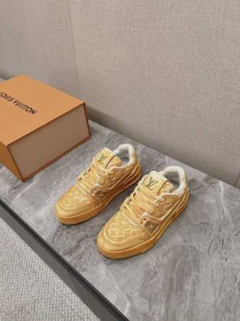 顶级版本情侣款 Louis*Vuitto* Lv Trainer 运动鞋 历时一个月爆拆开发 大底和面料私模 鞋面更是报废了三套模具 才完美调整至原版一致较果 - 点击图像关闭