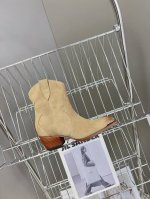 CELINE专柜最新时装靴、走秀款时尚博主同款 早秋力推单品！复古欧美风格 炸街必备单品 凯旋门logo点缀 非常高端有气质 四季可穿的短靴、鞋面：采用原版定制