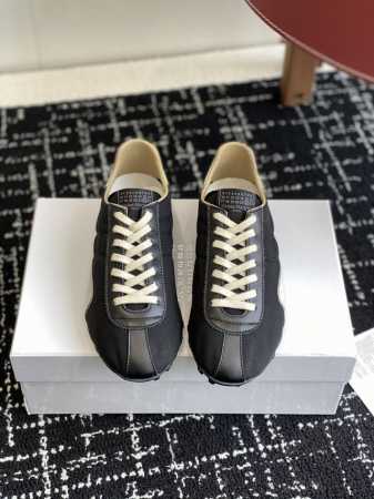 代购级340 Maison Margiela 25Ss春夏新款 Mm6马吉拉 情侣款薄底运动鞋 新款Sprinters运动鞋轮廓采用做旧感尼龙与复古处理麂皮制成 - 点击图像关闭