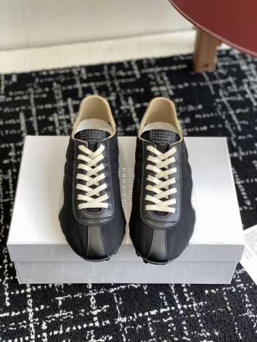 代购级340 Maison Margiela 25Ss春夏新款 Mm6马吉拉 情侣款薄底运动鞋 新款Sprinters运动鞋轮廓采用做旧感尼龙与复古处理麂皮制成