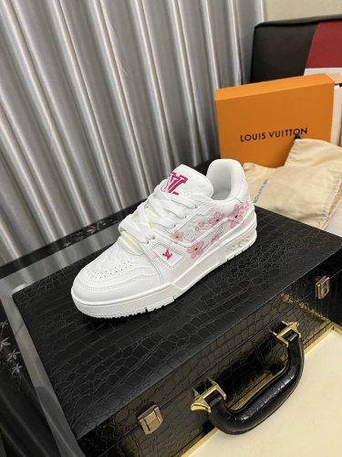 出厂价pp： Lv顶级版本 新款 代购品质Lv～路易威登Lv Trainer最好看的运动鞋，驴牌力推新品，官网限定款复古篮球运动鞋！高帮低帮均花血本购入原版1: