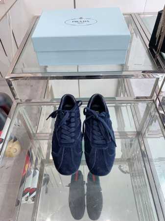 prada 普拉达 25Ss春夏新款 德训鞋 休闲鞋 精工制造 缝线均匀 皮质质感一览无余 多色拼接 时尚大方 柔软舒适透气 外侧饰有prada字母徽标 搭配织 - 点击图像关闭