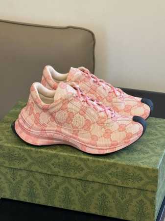 顶级版本 Gucci ss24 new arrival～ gucci run 情侣款跑鞋新品 鞋型的线条感以及不同材质和颜色的配搭，简直可以登上年度跑鞋top3 - 点击图像关闭