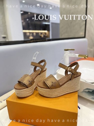 出厂 Loui& Vuitto&路易威登 法国代购新款驴牌 春夏首选 香港原版购入一比一开模 今年的款式比去年增加激光元素 显得更为大牌 皮面款采用原版小牛皮