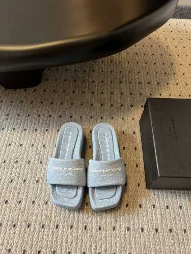 代购级别 alexanderwan* 亚历山大王24 新品厚底拖鞋 自留款 太好穿了！大王是懂女人的 一脚蹬又多了些慵懒和随意 溜个弯穿它可太方便了 4.5CM