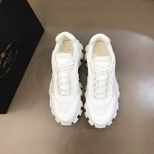家新款21Ss Prad*Cloudbust Thunder情侣款机器人运动鞋，设计以雕塑感设计重新演绎prad*酷炫风格，这款针织织物cloudbust Th