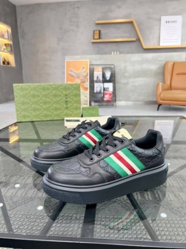 新款男鞋Gucci ]最新鞋出货 原单品质 时尚潮流 采用特殊材料 内里网羊皮 全新包装 脚感超舒适 做工简直无可挑剔 码数:38-45