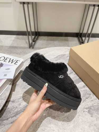 塔茨丽塔ugg雪地靴 秋冬街边感 随手拍 一双雪地靴 一秒秋冬氛围感来了 超模们的选择 极简每天都要温暖又时髦 隆丰A级羊皮毛一体材质 Size: 35-40