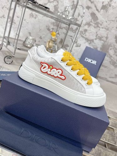 橙子出厂价p dior 迪奥 B33系列 最新蛇年限定 运动鞋 滑板鞋 低帮休闲鞋 情侣款 这款 B33 运动鞋是二零二三秋季新品 重新诠释经典的网球鞋 时尚的