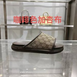 gucci］ Size：40-46 2025古奇男士新款夏季新款男款一脚蹬凉拖鞋 该单品的灵感源自意大利海岸的夏季精神和海滩俱乐部，是 Gucci Lido 的