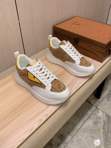 新款: 厂价 芬迪Fendi* 最新爆款休闲鞋，顶端品牌奢侈～代购，顶级～质量。鞋面選用进口透气牛皮搭配布材质透气羊皮垫脚 精细做工。原版个性时尚柔软橡膠耐磨防