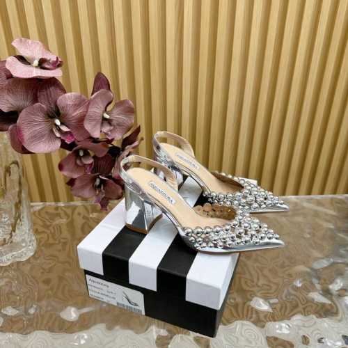 菠萝牌Aquazzura2024新款凉鞋 代购品质！！！这双尖头粗高跟手工订珠装饰走秀凉鞋，简直是艺术品般的存在！尖头的造型，勾勒出迷人的线条，尽显女性魅力。粗