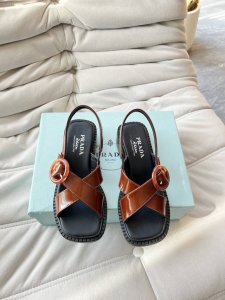 Prada新款春夏女装｜美的一塌糊涂 号外！号外！Anita随后会陆续不断的更新SS25最新走秀预售款，新颖的Logo作为灵魂伴侣。趣味十足～秉承着引领潮流的风