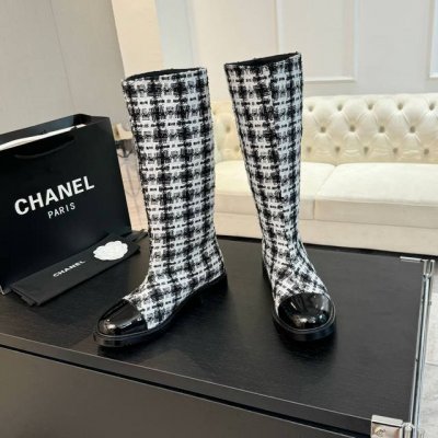 出厂价 CHANEL｜小香秋冬经典款长靴 全网最好穿的一款靴子 脚感很舒适 皮质超级柔软 尤其颜色主打秋冬它的出现就是焦点， 秋冬衣橱中任意场合都适用百搭单品！