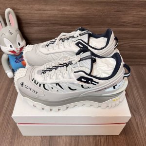 590 顶级版本Moncler盟可睐Trailgrip网布系带圆头低帮运动休闲鞋白色。 码数：36-46码 编码: I209A4M00090M3311 全套得物