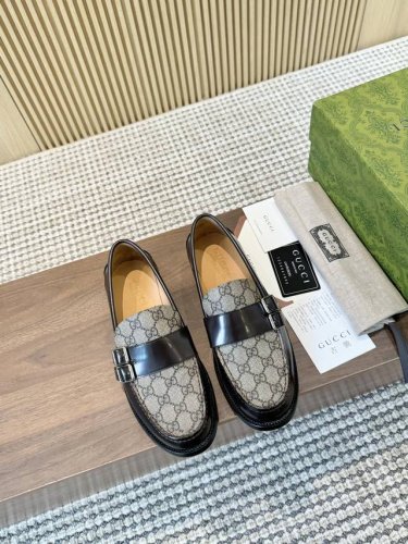 Gucci 古驰 -高端品质 原单 -鞋面：开边珠小牛皮、品牌图腾pvc、品牌金属扣件 -内里：水染牛皮 -大底：超真皮 橡胶；组合成型真皮大底 -超高品控 做