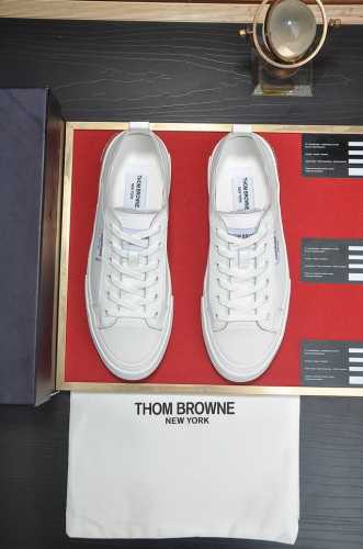 THOM BROWNE 汤姆.布朗 TB官网同款原单爆款运动鞋 头层牛皮加透气布料1：1原板 羊皮内里鞋身配件一比一开模 专柜品质 亲们你还为穿着搭配鞋发愁那这
