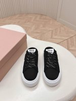 加新色 对版工艺 Miumiu 2025春夏新款 厚底饼干鞋 满帮单鞋半拖最新走秀款，经典升级 舒适度与时髦度并存 每个颜色搭配都好看，设计搭配不同风格需求 鞋