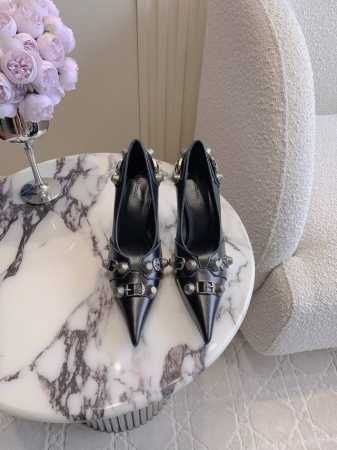 出厂价p Balenciag*经典铆钉机车高跟鞋 甜酷Girl的最爱 上脚真的太辣了 辣妹必备 鞋面牛皮 原版开模五金 内里垫脚羊皮 意大利真皮大底 跟高8.5 - 点击图像关闭