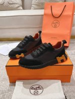 顶级版本2024ss Hermès 爱马仕 初秋新品情侣款 休闲鞋拼色设计MM风 超前时尚 简约高级 随意搭配 上脚非常轻便舒适鞋面：麂皮 牛皮内里：羊皮大底：