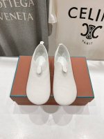 顶级出厂 Loro Piana* 诺悠雅LP 新款勃肯平底鞋休闲鞋，脚感超级舒适 一天可以暴走两万步的鞋子 超级百搭款！ 超级轻便的平底鞋～兼具时尚与舒适，软乎