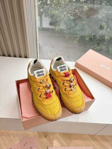 带扣子G08所见即所得 升级原版开模 正确版MiuMiu 缪缪 25ss 春夏新款 饼干鞋 阿甘鞋休闲运动鞋miumiu最新爆款 前卫大胆的设计，Miu Miu