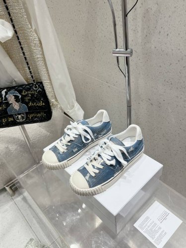 MaisonMargiela MM6 马吉拉 破旧风德训鞋 休闲运动鞋 原版购入开发 做货 鬼才设计师品牌，一个轻奢品牌 这一款德国训练鞋延续了经典的T形真皮拼