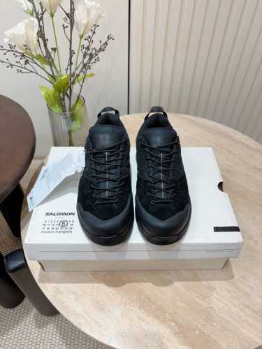 男10 Salomon X Mm6马吉拉联名休闲运动鞋 原版购入开发 做货 这款由mm6全新演绎的x-Aip专注于其空气动力学的外观上，标志性白色与奶油色带来都