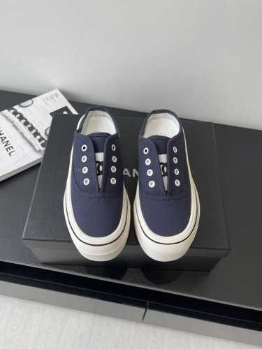 Chanel 香奈儿25Ss隐藏中古款帆布鞋 半拖款 Vintage感满满 中古复刻款 帆布鞋适配春夏 黑白拼接就很Chanel 配合袜子就很复古学院的感觉码数