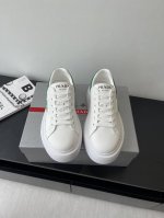 prada 普拉达 25Ss新款 休闲 厚底小白鞋 情侣款 p家时尚小白鞋 重版推出 高品质出货 优雅大方 上脚舒适 超级经典 上脚超轻超级舒适 面料丝稠牛皮