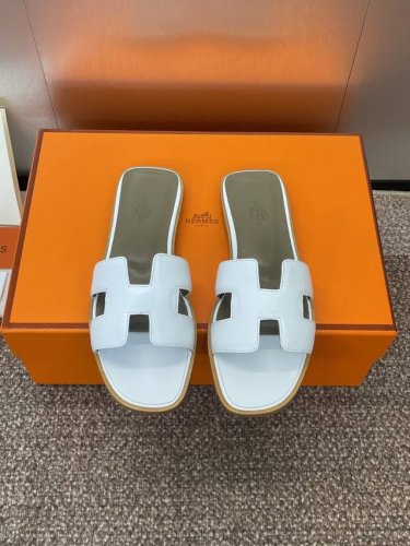 工厂p价p 爱马仕 Hermes 春夏经典款 Oran 拼色工字拖女鞋 H家平底圆头露趾果冻色凉拖鞋 材质：进口小牛皮+水染牛皮内里+意大利真皮大底 Size: