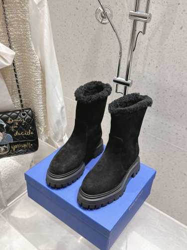 STUART WEITZMAN 2024秋冬新款圆头一脚蹬羊毛雪地靴女短靴 材质细节 面料采用进口牛反绒+内里羊毛+原版开模大底 跟高: 5CM 码数：