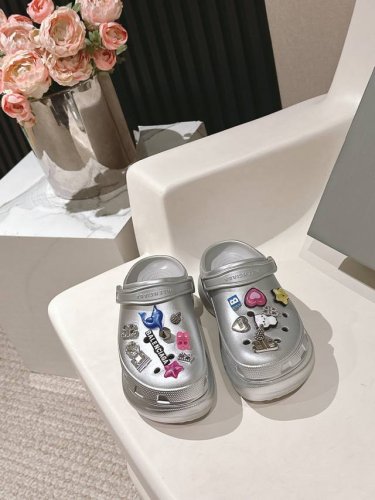巴黎世家高版本出厂 男款10 Balenciaga X Crocs 巴黎世家 卡骆驰联名款 2025Ss新款厚底松糕洞洞鞋拖鞋沙滩鞋 顶级版本 Zp购入开发做货