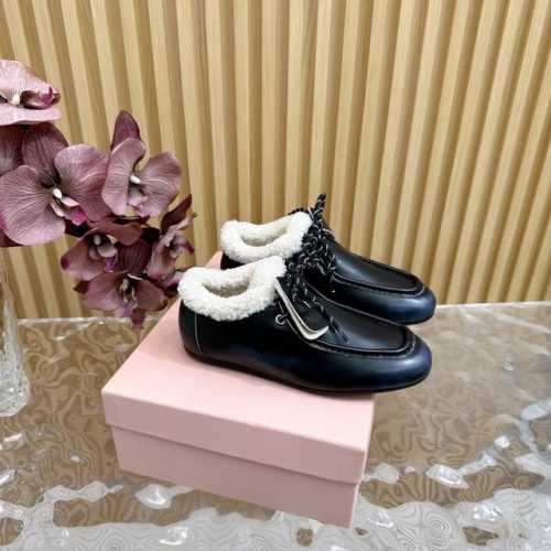 代购级别 MiuMiu 新款复古皮鞋 乐福鞋 休闲鞋 羊毛里 系列上新 皮里 毛里 ★★★★★ 舒适度与时髦度并存的开挂全新系列，设计搭配，简约大方，百搭时尚！