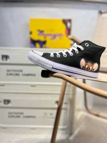 Converse X Tom And Jerry 匡威官方 猫和老鼠联名款 猫和老鼠85周年之际 与匡威再度携手 踏上怀旧之旅 全新联名登场 以猫和老鼠故事为灵