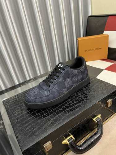 LV 新款男士休闲鞋，全球限量款鞋面采用原版皮料LOGO鞋面顶级做工 ！内里垫脚:纯进口羊皮内里 系带板鞋舒适透气 奢华尊贵 ！码数：38-444色可选
