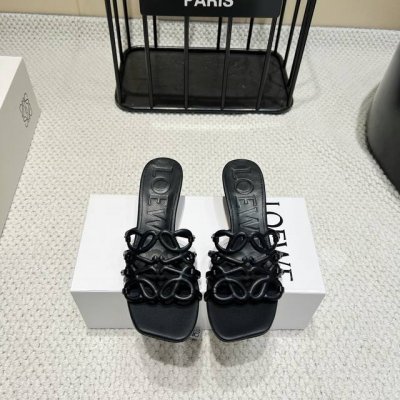 顶级版本 Loew*罗*意威25Vs 春夏最新爆款系列 镂空低跟凉拖 25年意大利顶级设计师，最新元素鞋跟设 计，好看到仙女落泪，情人节限定款，鞋 带全油边细节