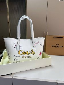 Coach蔻驰涂鸦托特包 春夏和涂鸦好配 适合日常 通勤 出街 D-304尺寸33×27折叠盒