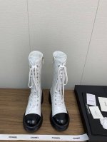 CHANEL小香24k 秋冬巴黎走秀款 绑带 长靴系列 马丁靴 原版购入1:1开发 各大时尚博主都有穿的一款靴子 上脚非常时髦 显腿神器，随便搭配都是超级好看