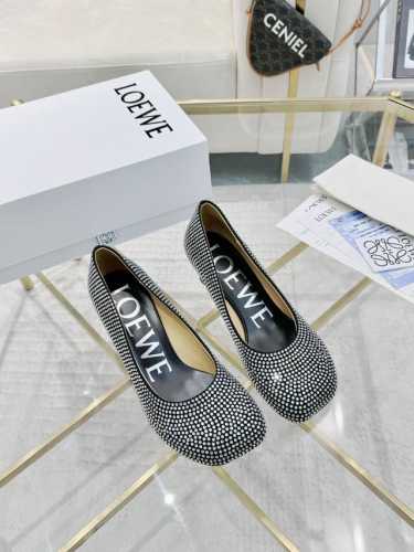 LOEWE 罗意威 上新出厂价 进口真皮底 Loewe 2024 aw 早春最新T台彩钻系列 走秀款鞋面：进口真丝布内里：进口水染羊皮大底：原版开模注塑真皮大底