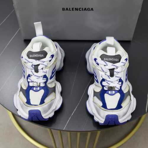 巴黎5XL正确版Balenciaga巴黎世家CARGO 走秀款 做旧工艺采用手工制作完成，每款鞋的做旧程度、擦破大小及范围具有一定的差异性，属于正常。鞋面是切割